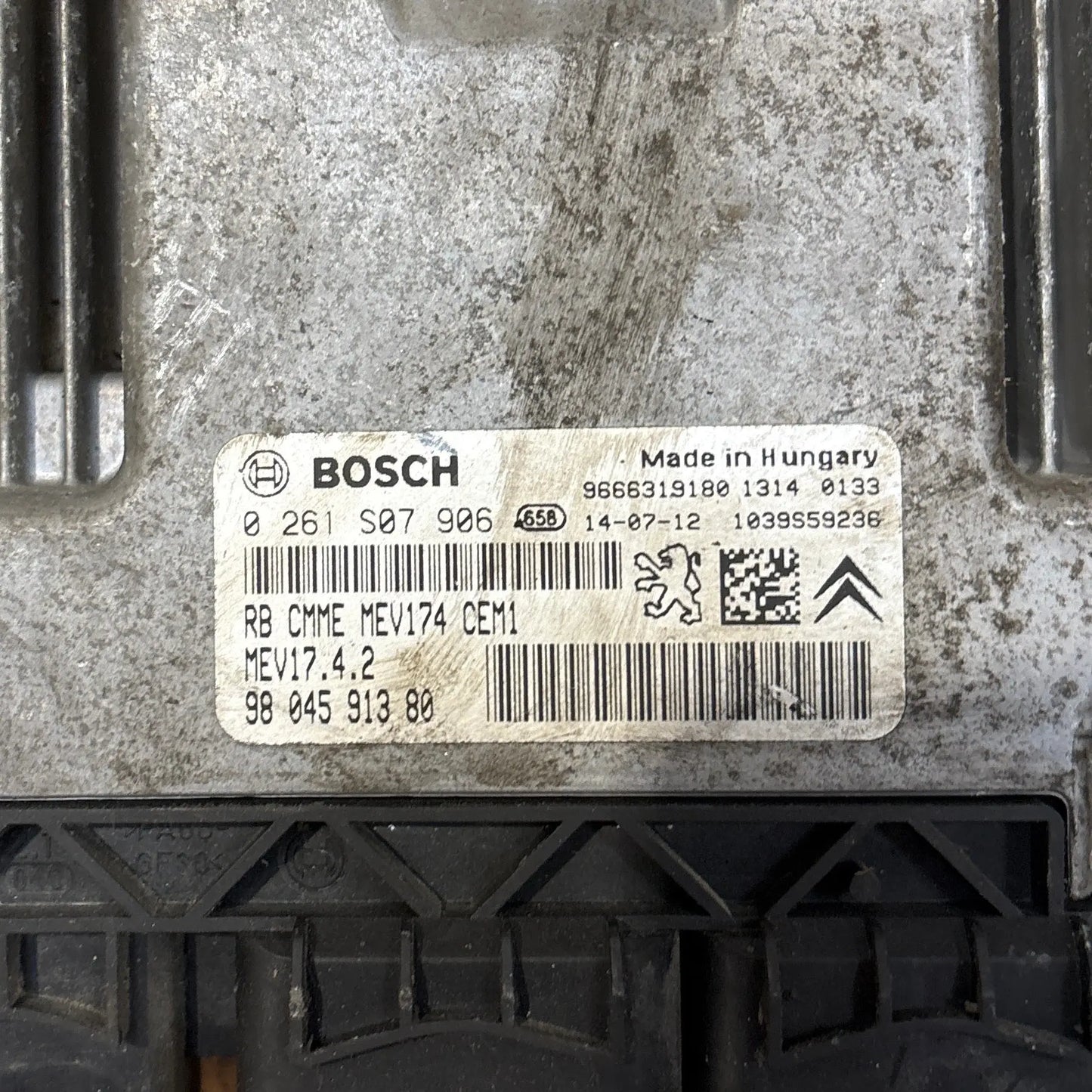 CALCULATEUR MOTEUR MEV17.4.2 0261S07906 9804591380 PSA