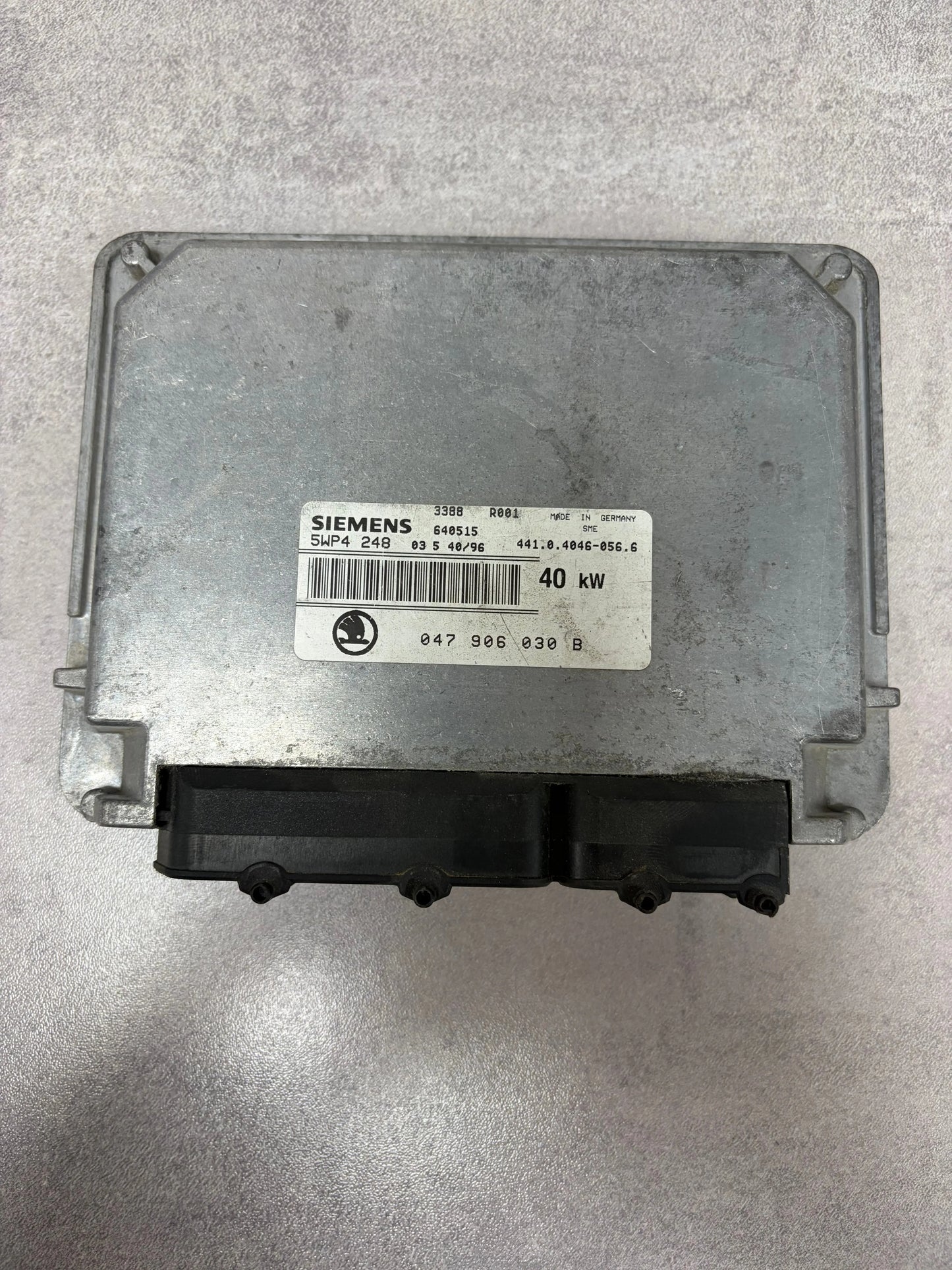 CALCULATEUR MOTEUR ME7.5 0261204673 047906030B SKODA