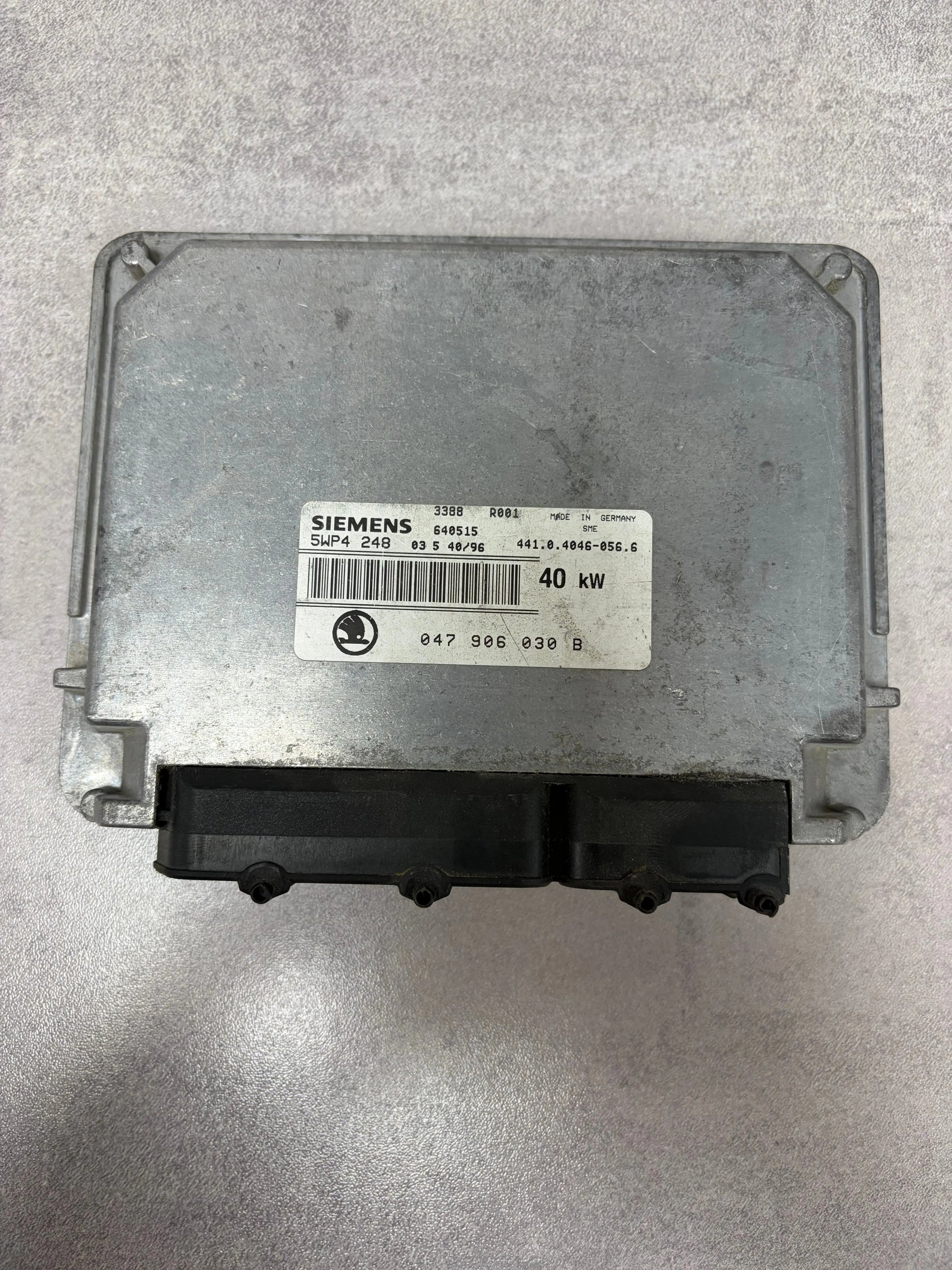 CALCULATEUR MOTEUR ME7.5 0261204673 047906030B SKODA