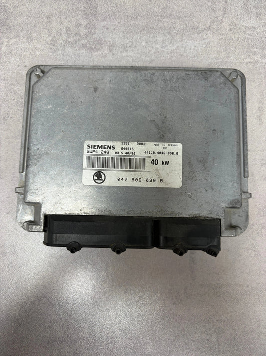 CALCULATEUR MOTEUR ME7.5 0261204673 047906030B SKODA